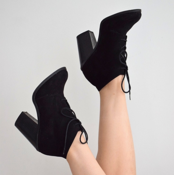 Incredible Angled Felt Booties - Picture 3 of 3